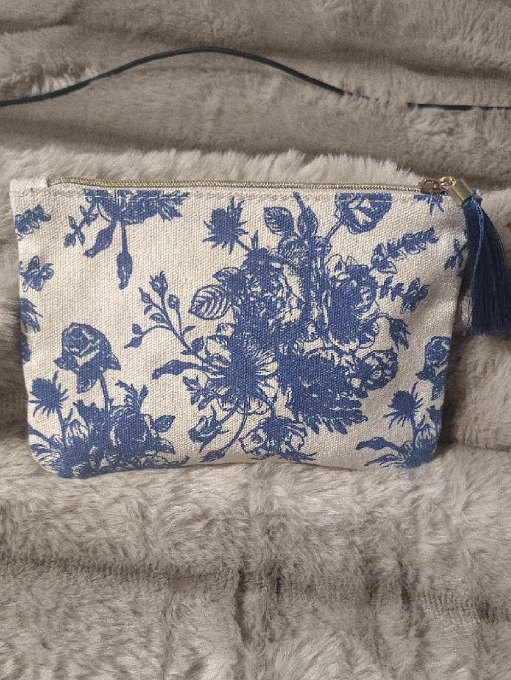 Rose Mystery Bag With 5 Items - Picture 2 of 2